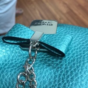 Meet your Posher, Adela